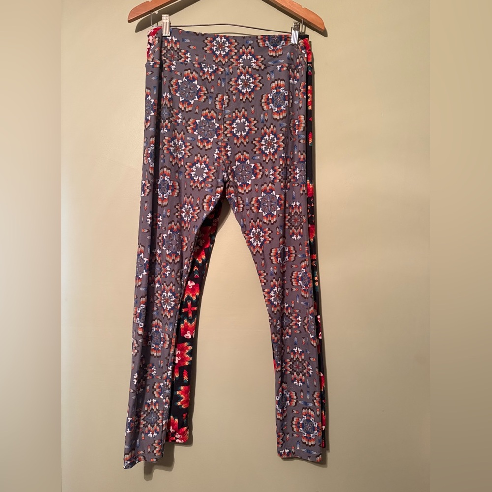 Lula Rue Tall & Curvy Disney psychedelic leggings 😁 includes two pair